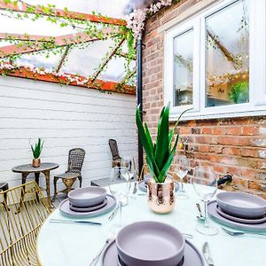 Rest&Recharge At A Luxury Retreat In Manchester - Sleeps 11, 5 Bedrooms, 3 Bathrooms, Free Parking