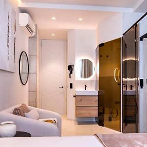 Magnificent Renovated 2Bd 2Bth Duplex With Backyard - City Centre