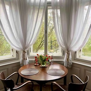 Retro Apartment In Prague