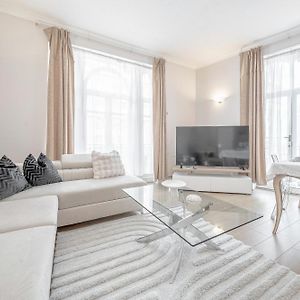 Charming Oxford Street Home Away