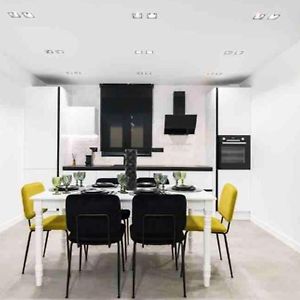 Appartement à 3 Chambres à Coucher