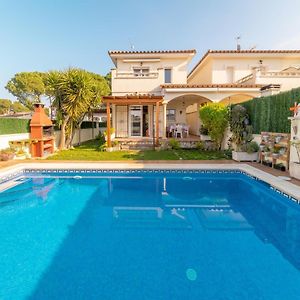 Villa à 3 Chambres à Coucher