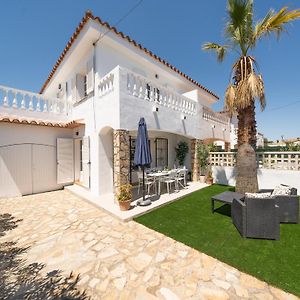 Villa à 3 Chambres à Coucher