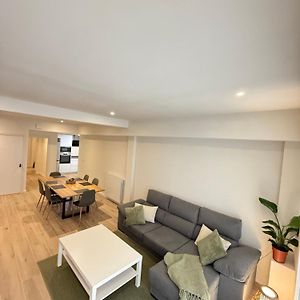 Appartement à 3 Chambres à Coucher