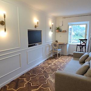 Apartment Econte Near Old Town