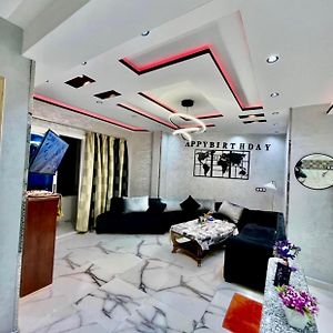 Appartement à 2 Chambres à Coucher