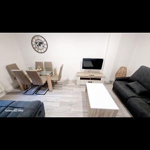 Appartement à 2 Chambres à Coucher