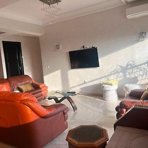 Appartement à 2 Chambres à Coucher