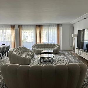 Appartement à 3 Chambres à Coucher