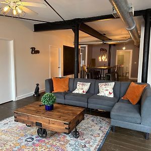 Mccormick Place Spacious 5Br Suite With Pool Table & Optional Parking Sleeps 10 Near Soldier Field And Grant Park
