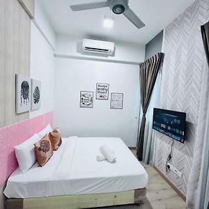 Studio Lit Queen-Size