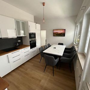Appartement à 3 Chambres à Coucher