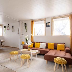 Appartement à 3 Chambres à Coucher aux Étages Supérieurs
