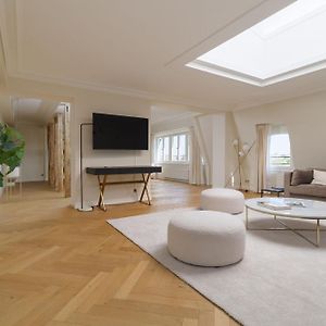 Appartement Luxe à 4 Chambres à Coucher