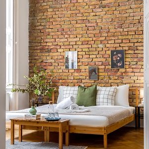 Appartement Suite à 3 Chambres à Coucher