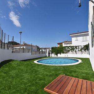 Villa à 3 Chambres à Coucher