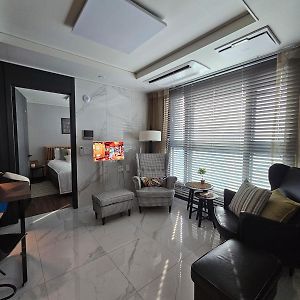 Appartement à 2 Chambres à Coucher