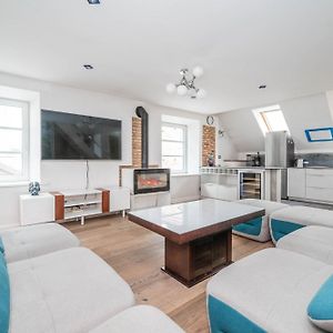 Appartement à 3 Chambres à Coucher