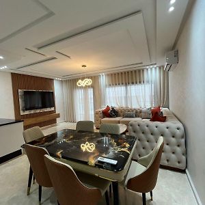 Appartement à 3 Chambres à Coucher