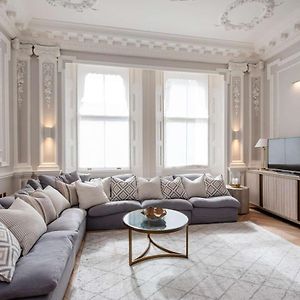 Appartement de Luxe à 2 Chambres à Coucher