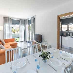 Villa à 4 Chambres à Coucher