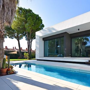 Villa à 4 Chambres à Coucher