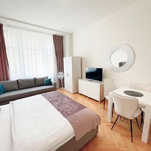 Gold Art Apartments