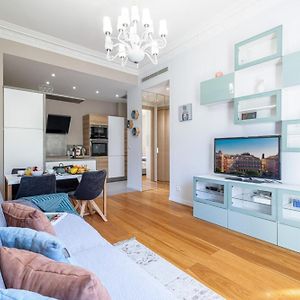 Joffre 49-D - Charming 2 Bedroom - Carre D'Or