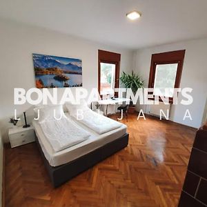 Appartement à 3 Chambres à Coucher