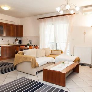 Lovely Apt In Peristeri