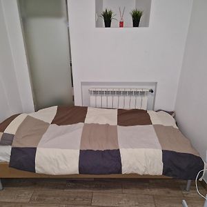 Dormitory Room Mixed