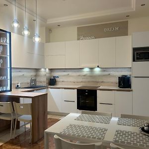 Leo Apartment Obchodna - Family