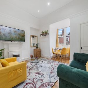 Modern 2-Bedroom Apartment On Oxford Street 8Gc