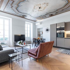 Philibert - Traditional Apart With Historical Fresco