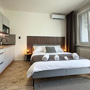 New Cozy Studio, Ac & Free Private Parking