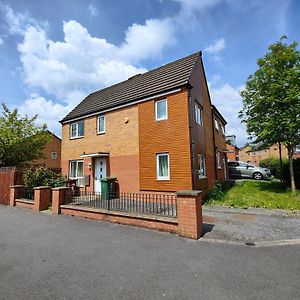 The Metcombe - Holiday Home With Free Parking 10 Minutes Walk To Etihad Stadium & Coop Live Arena