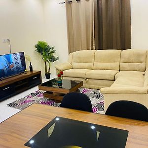 Appartement à 2 Chambres à Coucher