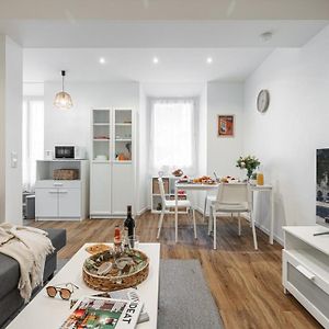 Mari 71 - Unique Apt Near Sea