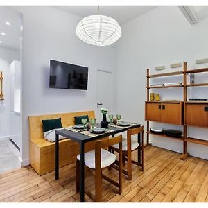 Apartment In The Center Of Paris By Studio Prestige