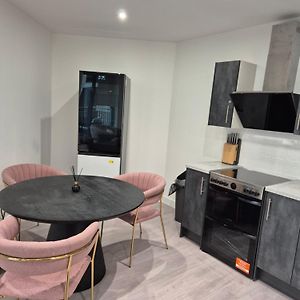 Appartement à 2 Chambres à Coucher