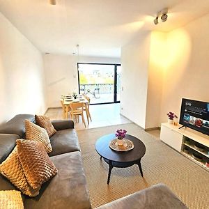 Appartement à 3 Chambres à Coucher