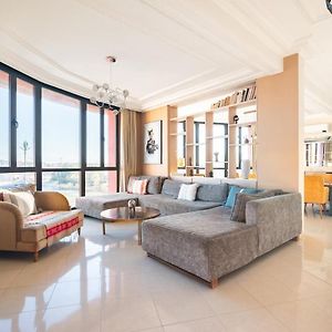 Appartement à 4 Chambres à Coucher