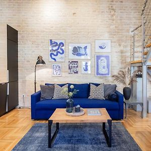 Appartement à 3 Chambres à Coucher aux Étages Supérieurs