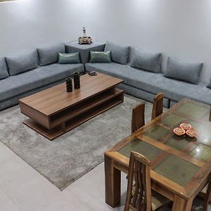 Appartement à 3 Chambres à Coucher