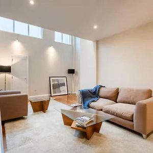 Appartement de Luxe à 2 Chambres à Coucher
