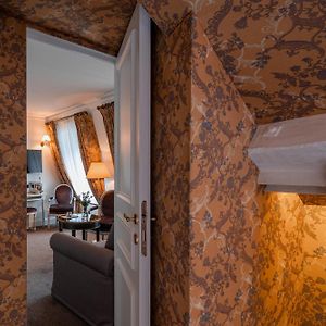 Suite Signature