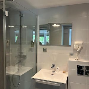 Chambre Double au Sous-Sol