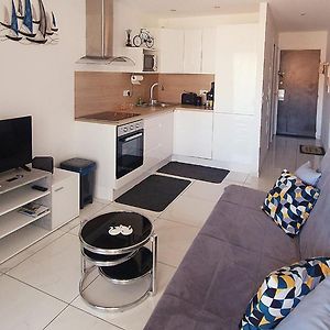 2 Pieces Avec Terrasse -Calme-Sans Vis A Vis-Garage-Centre De Cannes