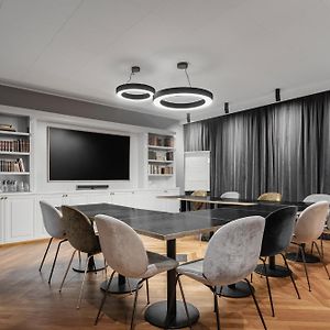Hypernym Hotel & Suites