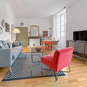 Nid Douillet Au Coeur D'Uzes